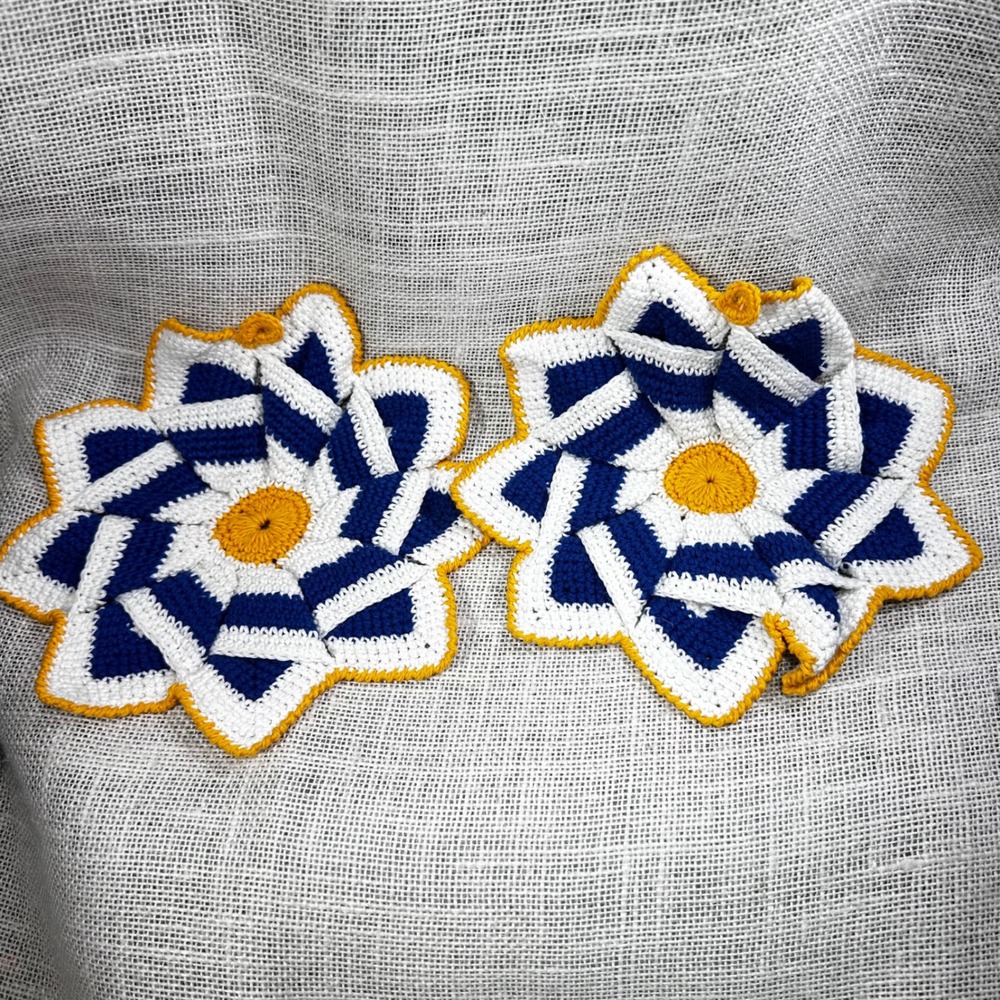 Vintage Handmade Crochet Potholders Set of 2 Blue White Yellow Starburst 8.5"